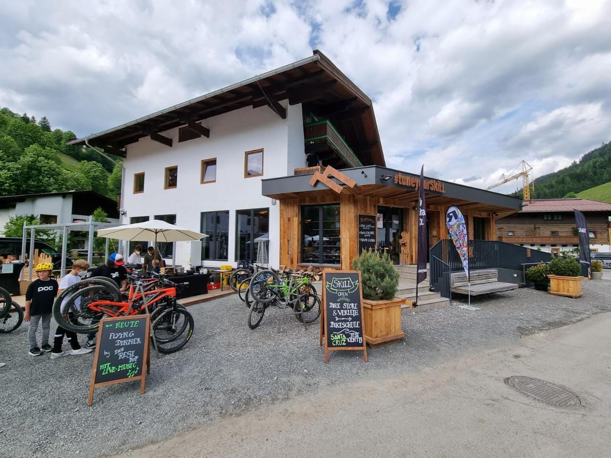 Hike&Bike Hostel mit Jokercard Saalbach Exterior foto